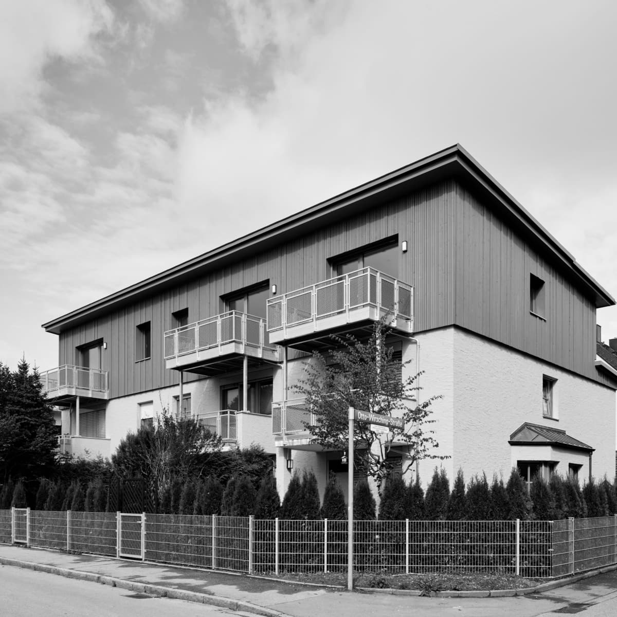 Mehrparteienhaus mit Massivholzaufstockung