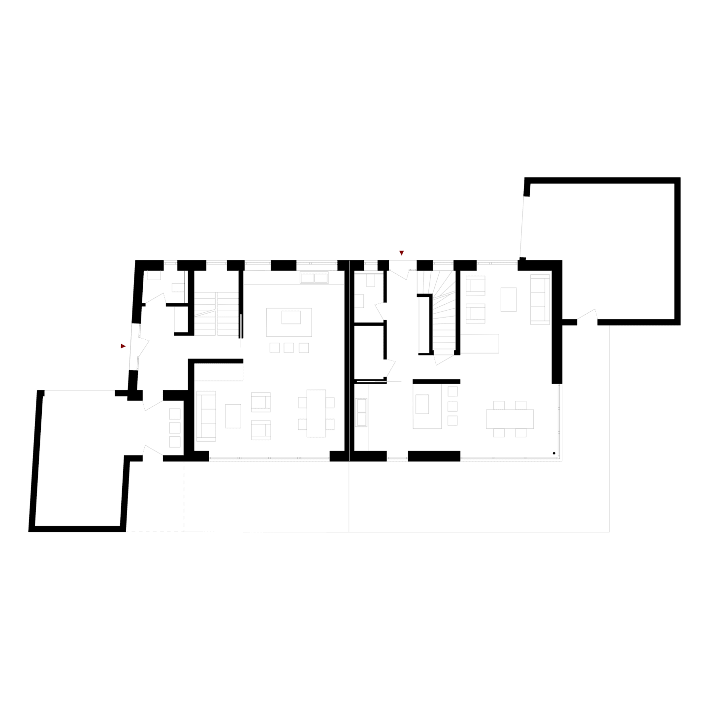 Grundriss des Erdgeschosses eines Doppelhauses mit zwei Garagen