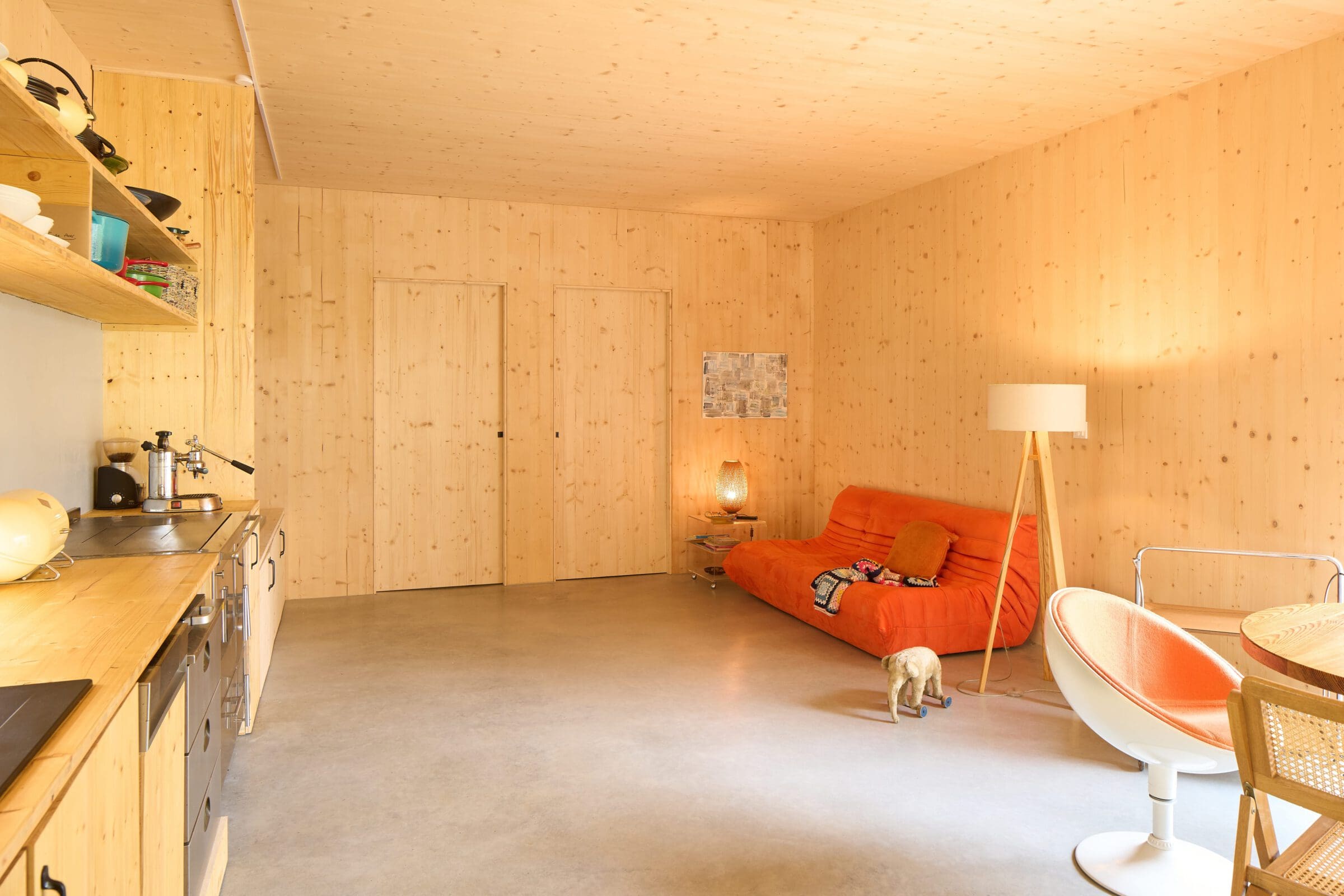 Wohnbereich Couch Fichtenholz Austragshaus