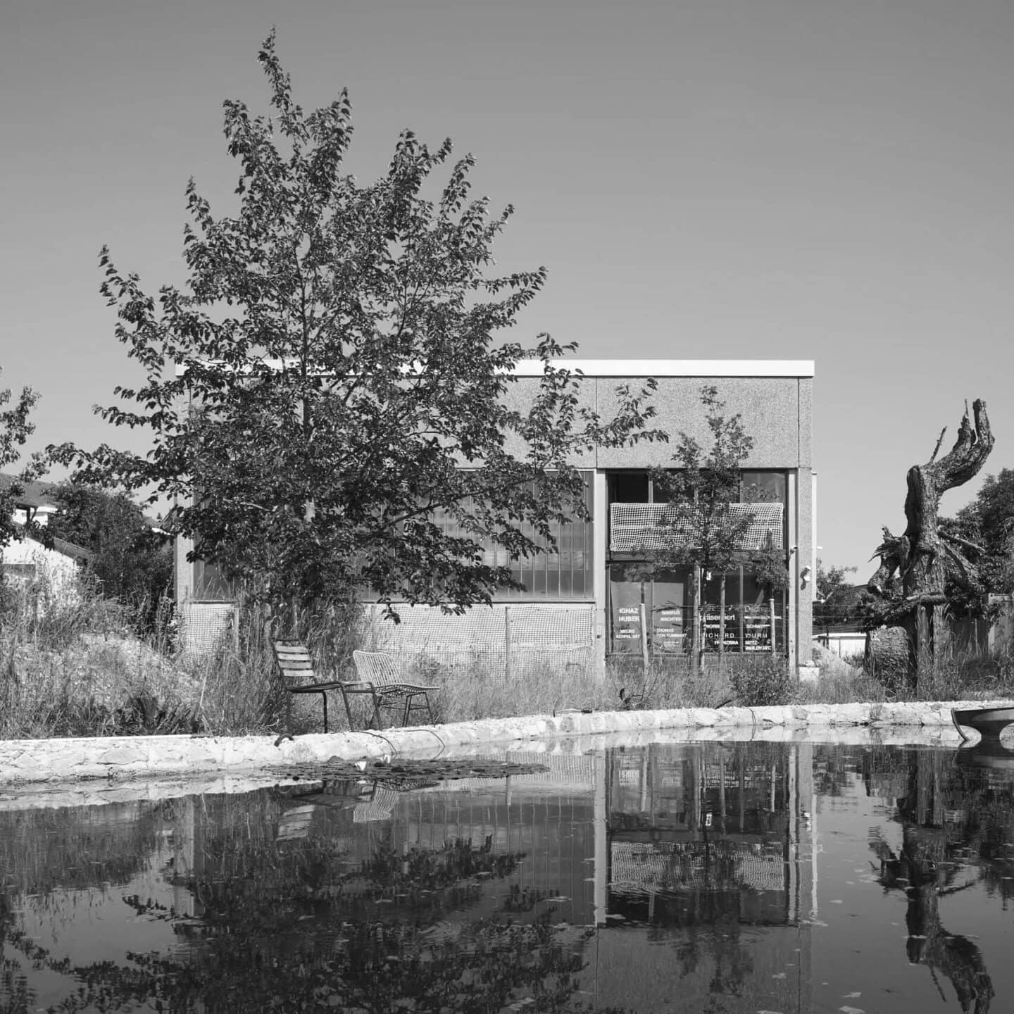 hauss architektur kunstwerke dah schwimmteich ii 2024 sw aspect ratio 1 1