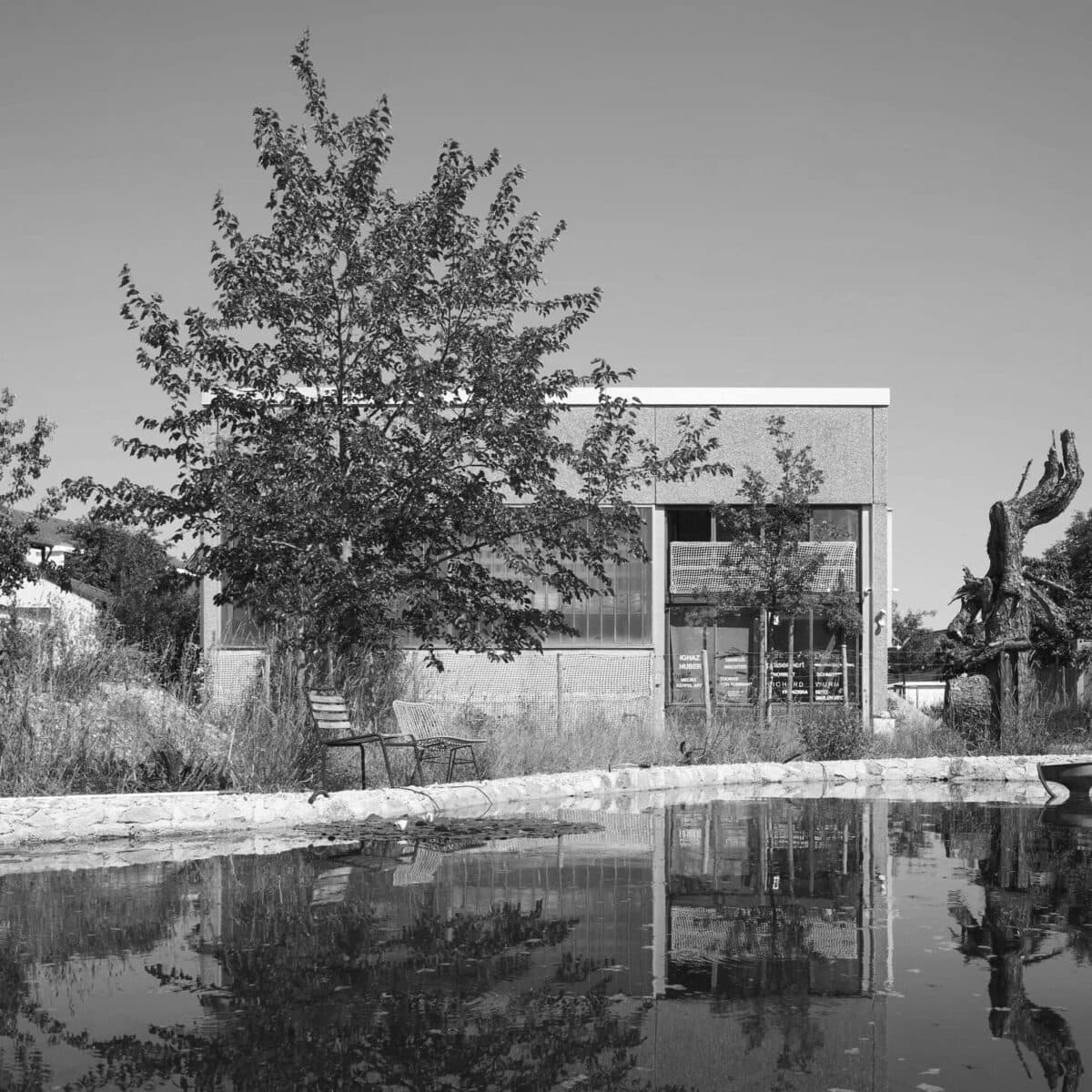 hauss architektur kunstwerke dah schwimmteich ii 2024 sw aspect ratio 1 1